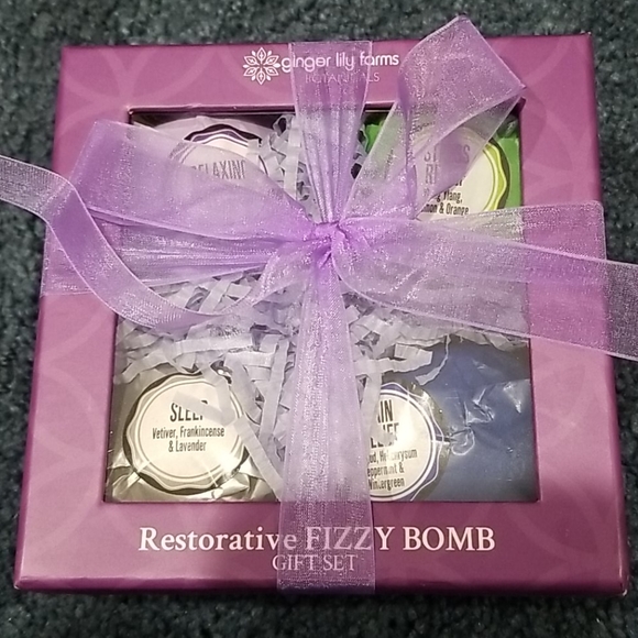 Nwt! Restorative fizzy bomb gift set - Picture 1 of 3